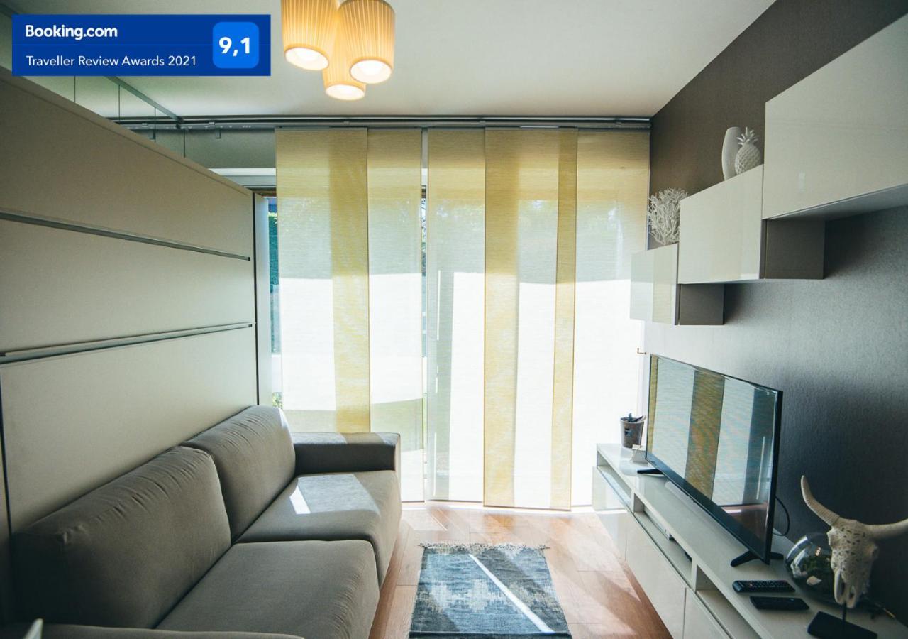 Le Petit Roi - Standingplace เลอเชอส์เนย์ ภายนอก รูปภาพ